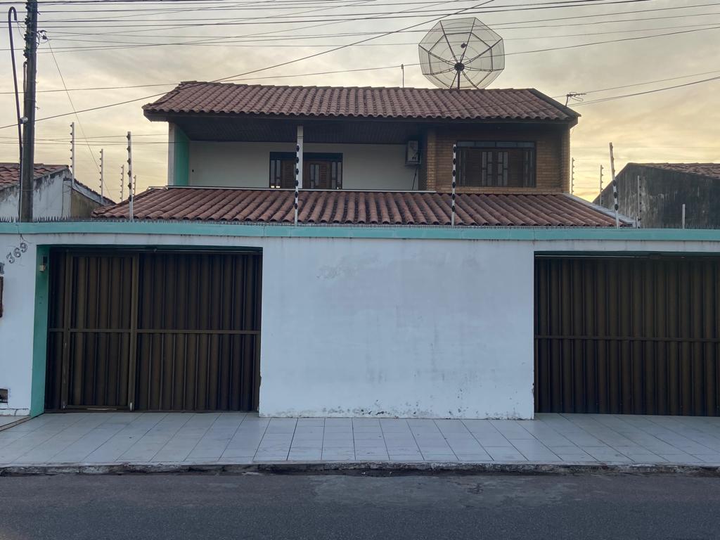 Casa à venda com 4 quartos, 335m² - Foto 2
