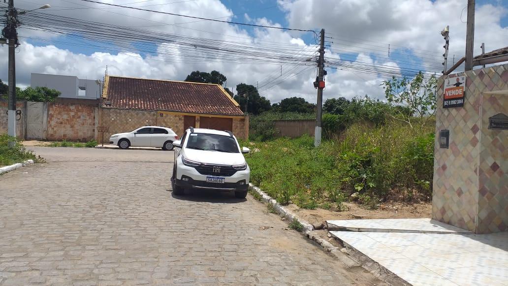 Casa à venda com 4 quartos, 250m² - Foto 2