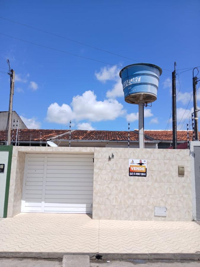 Casa à venda com 3 quartos, 98m² - Foto 1