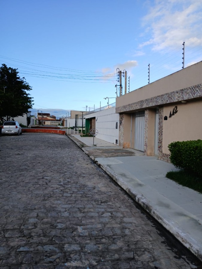 Casa à venda com 3 quartos, 200m² - Foto 2